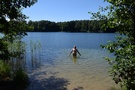 Idąc wzdłuż jeziora Duże Wełmino znaleźliśmy mini plażę, gdzie skorzystaliśmy z w miarę ciepłej wody.