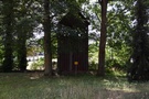 Gorzyca. Obok drewniana dzwonnica konstrukcji ryglowej z p. XIX w.