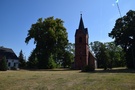 Kęszyca. Podeszliśmy do szachulcowego kościoła pw. św. Marcina z 1728 r. z dobudowaną neogotycką wieżą.