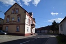 Lubrza. Główna ulica łukiem doprowadziła nas...