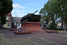 Lubrza... z wyeksponowanym radzieckim lekkim czołgiem pływającym PT-76 z lat 50-tych.