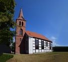 Mostki. Kościół dawniej ewangelicki obecnie rzymskokatolicki pw. MB Częstochowskiej, budowlę o konstrukcji szachulcowo-murowanej, wzniesiono około 1832 r.