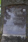 Bucze. Pomnik poświęcony amerykańskim lotnikom bombowca B-17, którzy zginęli 18 marca 1945 roku zestrzeleni przez niemiecką artylerię przeciwlotniczą.