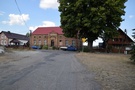 Żelechów. Na chwilę przycupnęliśmy na ławeczce koło pomnika w centrum wsi.