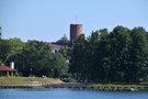 Łagów. Rozpoczęliśmy wędrówkę wzdłuż Jeziora Łagowskiego, mając po lewej stronie jezioro z plażami i przystaniami, a po prawej willowiska i ośrodki wczasowe.