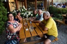 Łagów. Rozmawiając z Lidką, Mariolą, Kazikiem i Konradem sączyliśmy złoty trunek i tak minął nam wieczór.