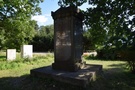 Glisno... przy kościele denkmal.