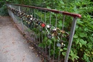 Lubniewice. Zaraz po konsumpcji, przez "Park Miłości" z mostkiem i erotycznymi rzeźbami...