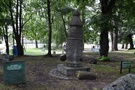 Witnica. Potem przeszlimy przez "Park Drogowskazw i Supw Milowych Cywilizacji".