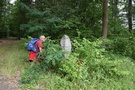 Minęliśmy dwa stare poniemieckie kamienne drogowskazy.