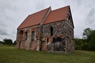 Rurka. Wzniesiona przez Templariuszy w 1248 roku z ciosów granitowych romańska kaplica.