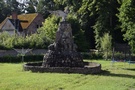 Stołeczna. Minęliśmy pomnik-fontannę z orłem...