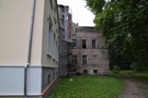 Dolsk. Zbudowany w stylu neogotyku angielskiego pałac, który jeszcze do niedawna (2011) był w ruinie, aktualnie odbudowa jest prawie na ukończeniu.