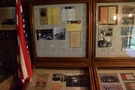 Pszczelnik. W chacie mudzkiej przywiezionej tu w 1989 roku z Muzeum Budownictwa Ludowego w Rumszyszkach na Litwie, znajduje si mae Muzeum Lotnictwa "Lituanica".