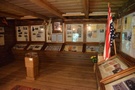 Pszczelnik. W chacie żmudzkiej przywiezionej tu w 1989 roku z Muzeum Budownictwa Ludowego w Rumszyszkach na Litwie, znajduje się małe Muzeum Lotnictwa "Lituanica".
