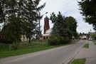 W Krzemlinie neogotycki koci z pocztku XX wieku, z ozdobn, widoczn z daleka wie.