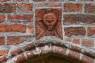 Dobiegniew... przyglądając się ceramicznym maszkaronom.