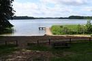 Przed Głęboczkiem trafiliśmy na małą pustą plażę nad jeziorem Krosino.